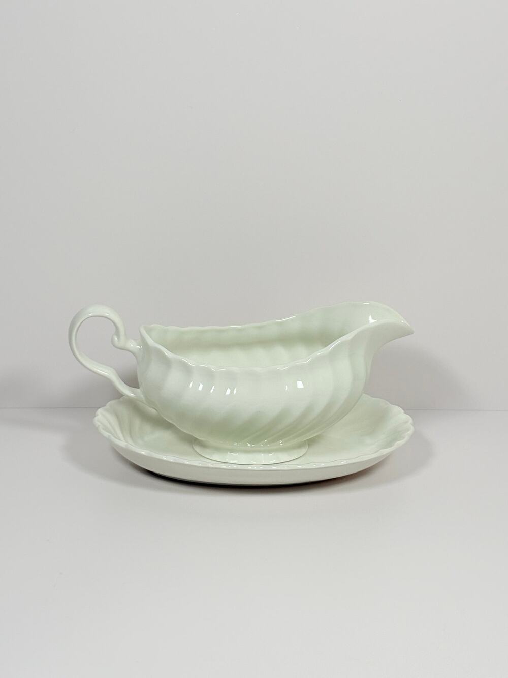 Johnson Brothers Gravy Boat With Underplate
